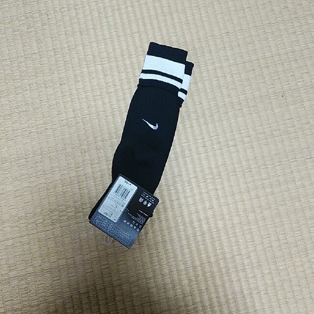 NIKE(ナイキ)のナイキ　サッカーソックス　黒 キッズ/ベビー/マタニティのこども用ファッション小物(靴下/タイツ)の商品写真