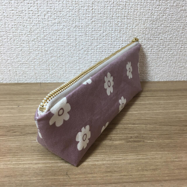 【ハンドメイド】淡いパープル系のお花柄のペンケース ハンドメイドの文具/ステーショナリー(その他)の商品写真