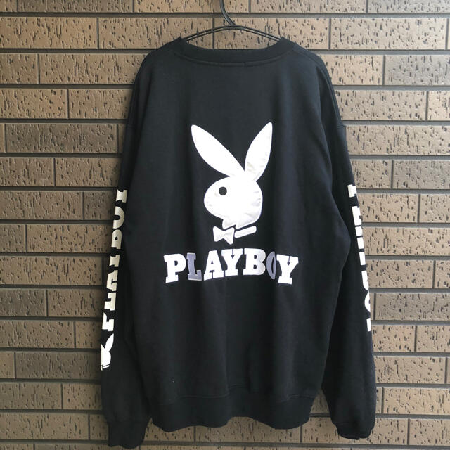 PLAYBOY(プレイボーイ)の《PLAYBOY》プレイボーイ バックロゴ スウェット 黒 メンズのトップス(スウェット)の商品写真