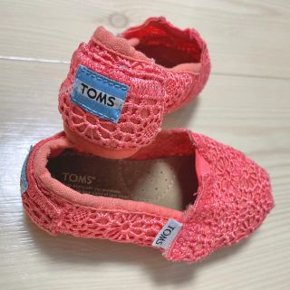 トムズ(TOMS)のTOMS スリッポン　サーモンピンク　サイズT6 13センチ(スリッポン)