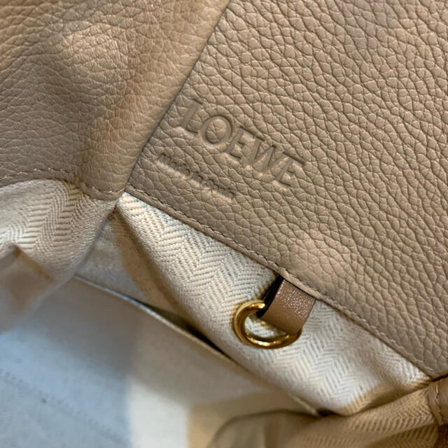 LOEWE(ロエベ)の【本日限定値下げ】正規品【新品未使用】LOEWE ロエベ ハンモックスモール レディースのバッグ(ハンドバッグ)の商品写真