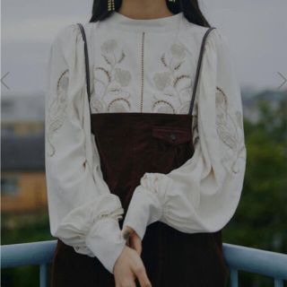 アメリヴィンテージ(Ameri VINTAGE)の【aki様専用】AMERI VINTAGE エンブロイダリーパフブラウス(シャツ/ブラウス(長袖/七分))