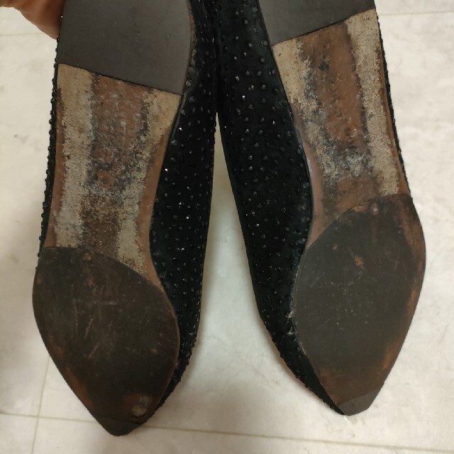 L'AUTRE CHOSE(ロートレショーズ)の黒パンプス　ローヒール　ラインストーン レディースの靴/シューズ(ハイヒール/パンプス)の商品写真