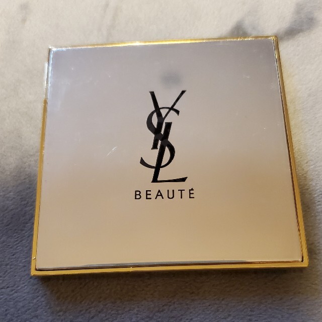 Yves Saint Laurent Beaute(イヴサンローランボーテ)のイヴ・サンローラン　ミラー レディースのファッション小物(ミラー)の商品写真