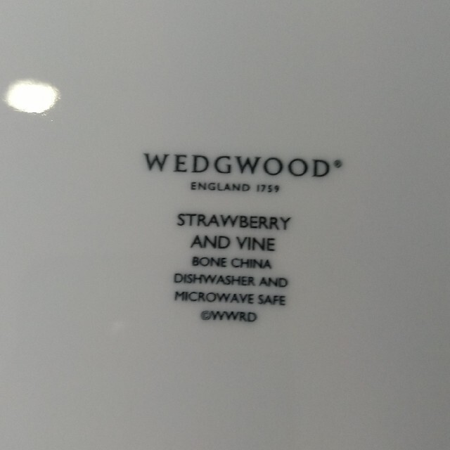 WEDGWOOD(ウェッジウッド)の【ウェッジウッド】ストロベリー&バイン オーバルボール２客 インテリア/住まい/日用品のキッチン/食器(食器)の商品写真