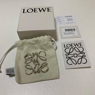 ロエベ(LOEWE)のロエベ　アナグラムブローチ　(メタル)(ブローチ/コサージュ)