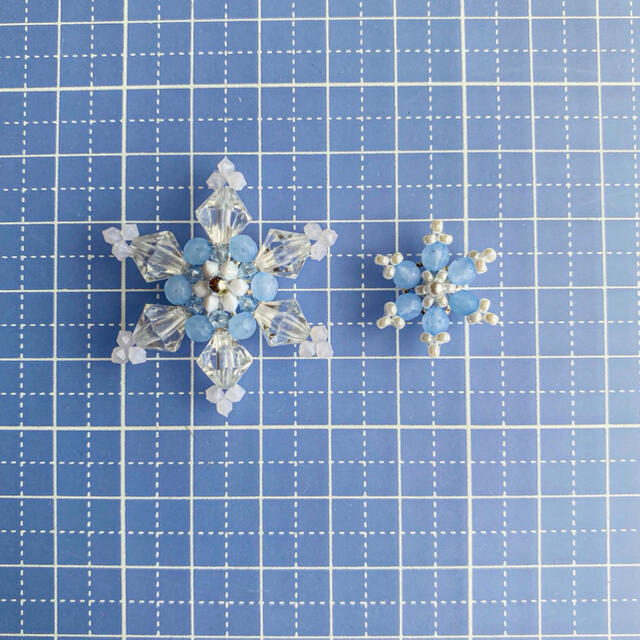 エルサの雪の結晶ヘアゴム 5個セット】ブルー×クリア ハンドメイドのアクセサリー(ヘアアクセサリー)の商品写真