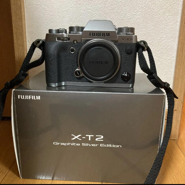 FUJIFILM X-T2グラファイトシルバーとバッテリーグリップVPB-XT2