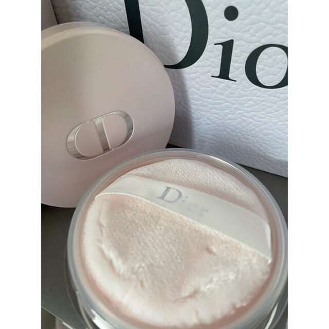 Dior(ディオール)のブルーミングボディパウダー16ｇ(ミスディオール)試し塗りのみ コスメ/美容のボディケア(ボディパウダー)の商品写真