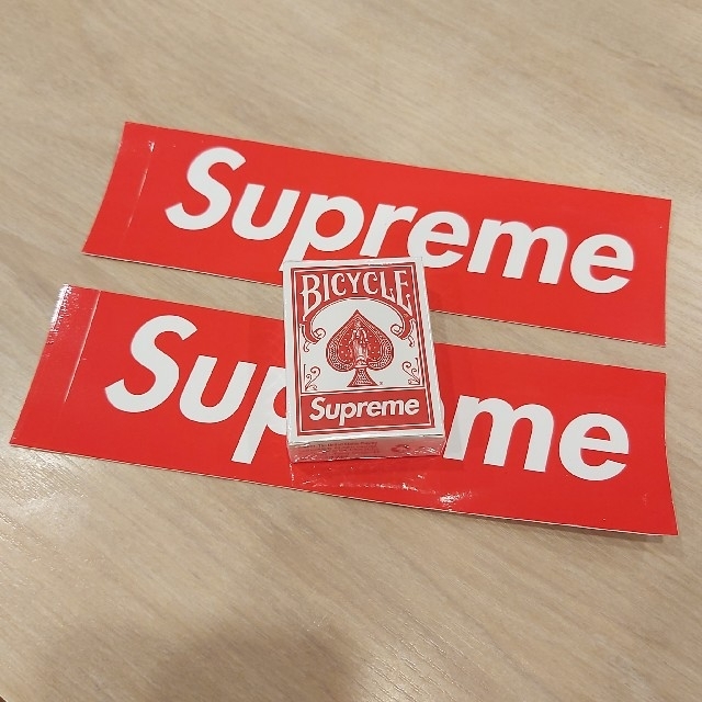 Supreme(シュプリーム)の🃏新品🃏Supreme セット トランプ♠️ステッカー *2 エンタメ/ホビーのテーブルゲーム/ホビー(トランプ/UNO)の商品写真