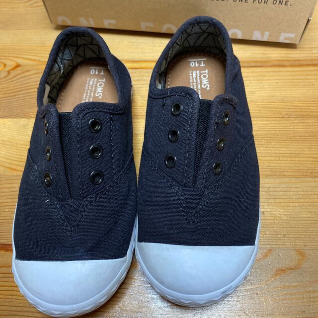 TOMS(トムズ)のTOMS スニーカー　T10 キッズ/ベビー/マタニティのベビー靴/シューズ(~14cm)(スニーカー)の商品写真