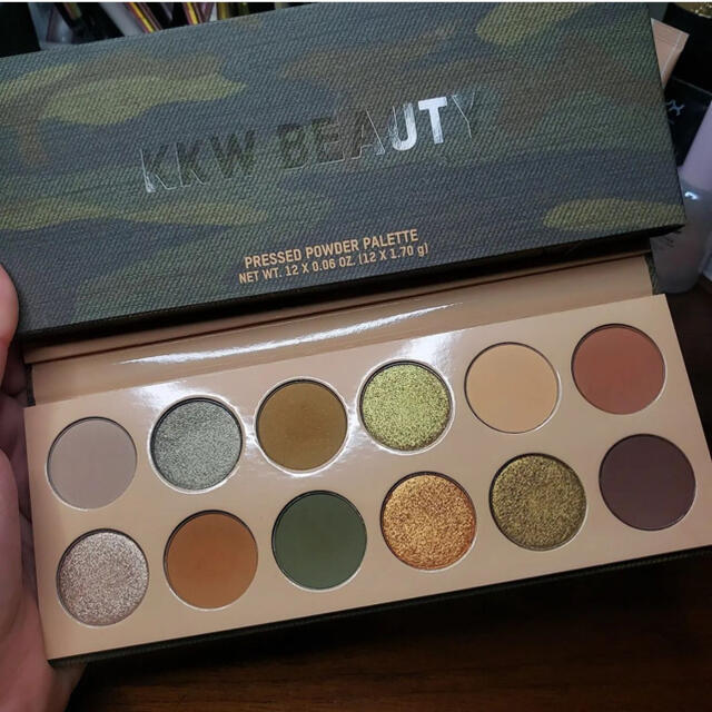 Sephora(セフォラ)のKKW BEAUTY CAMO アイシャドウ　パレット コスメ/美容のベースメイク/化粧品(アイシャドウ)の商品写真