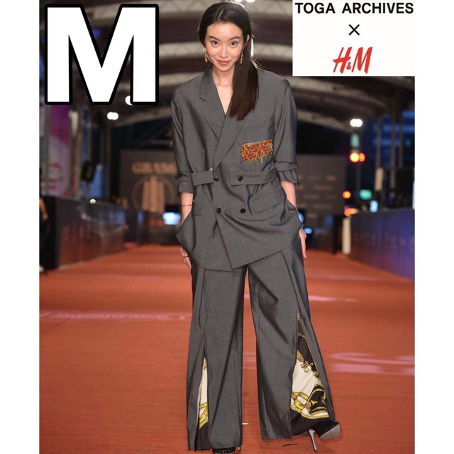 希少【M】新品未使用 TOGA×H&M ウールダブルジャケット 即完売 レディースのジャケット/アウター(テーラードジャケット)の商品写真