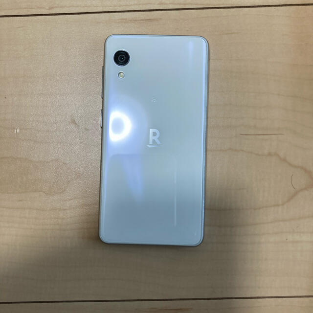 Rakuten(ラクテン)のrakuten mini ホワイト　美品　付属品完備　おまけ付き スマホ/家電/カメラのスマートフォン/携帯電話(スマートフォン本体)の商品写真