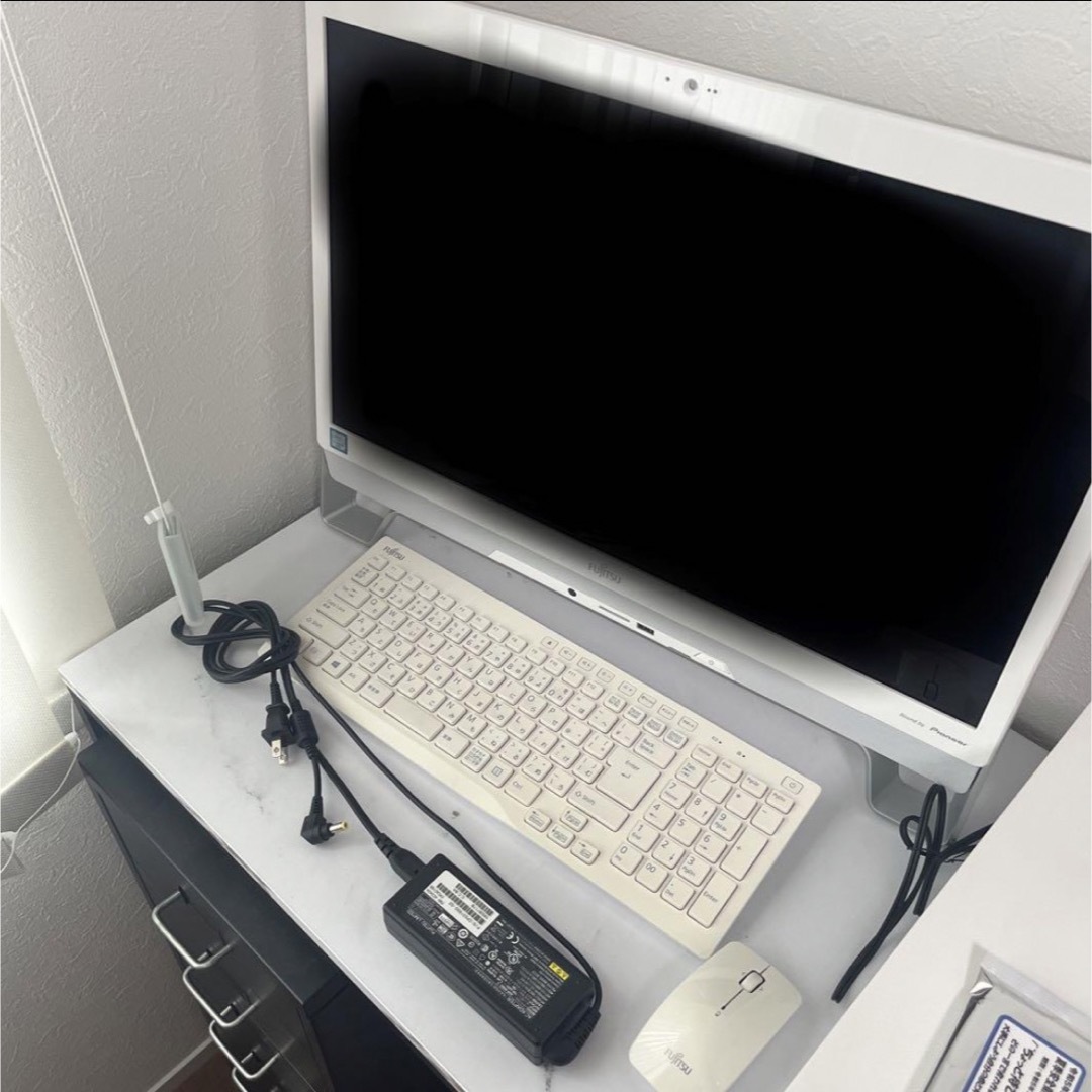 富士通(フジツウ)のデスクトップパソコン スマホ/家電/カメラのPC/タブレット(デスクトップ型PC)の商品写真