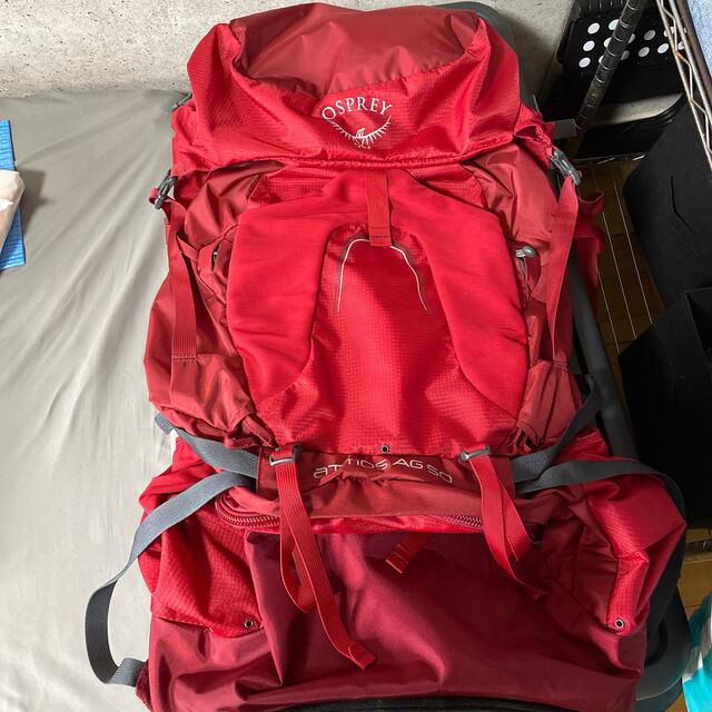 Osprey(オスプレイ)のオスプレー アトモスAG50 リュック 50L ザック 専用レインカバー付き スポーツ/アウトドアのアウトドア(登山用品)の商品写真