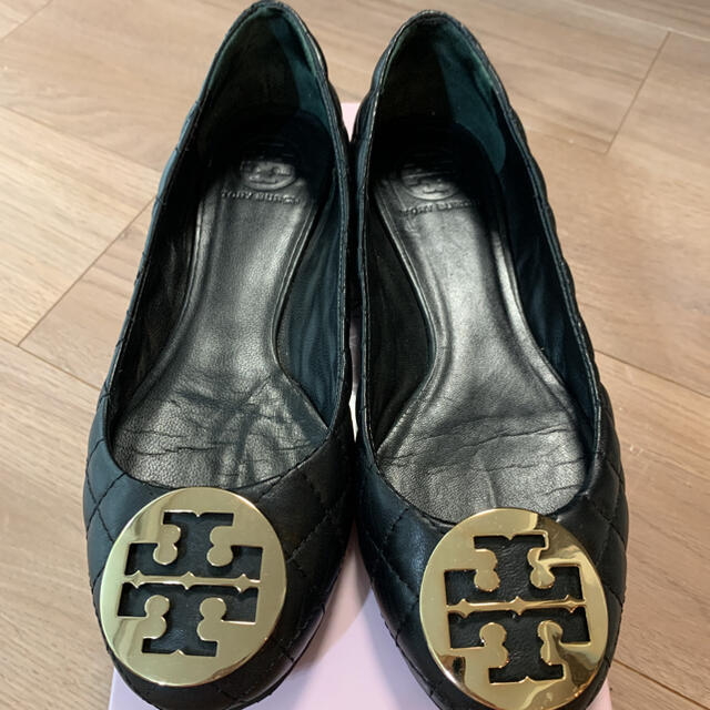 Tory Burch(トリーバーチ)のお値下げ不可　トリーバーチ　フラットパンプス　キルティング　黒 レディースの靴/シューズ(ハイヒール/パンプス)の商品写真