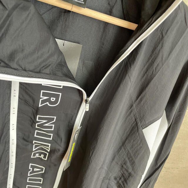 NIKE(ナイキ)のNIKE AIR レディース【M】薄手 フルジップ ランニングジャケット 黒 レディースのジャケット/アウター(その他)の商品写真