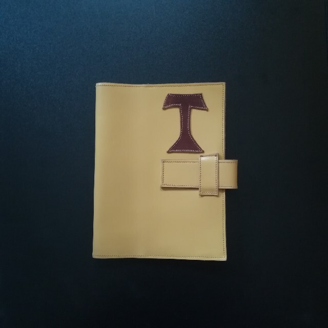 ハンドメイド　イタリア製　ブックカバー　カバー　本革　TAU　十字架モチーフ ハンドメイドの文具/ステーショナリー(ブックカバー)の商品写真