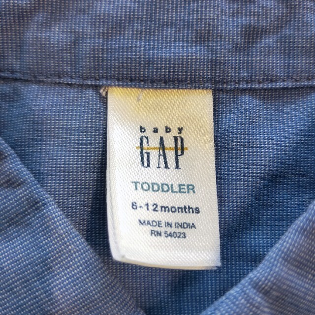 babyGAP(ベビーギャップ)のシャツ　GAP キッズ/ベビー/マタニティのベビー服(~85cm)(シャツ/カットソー)の商品写真