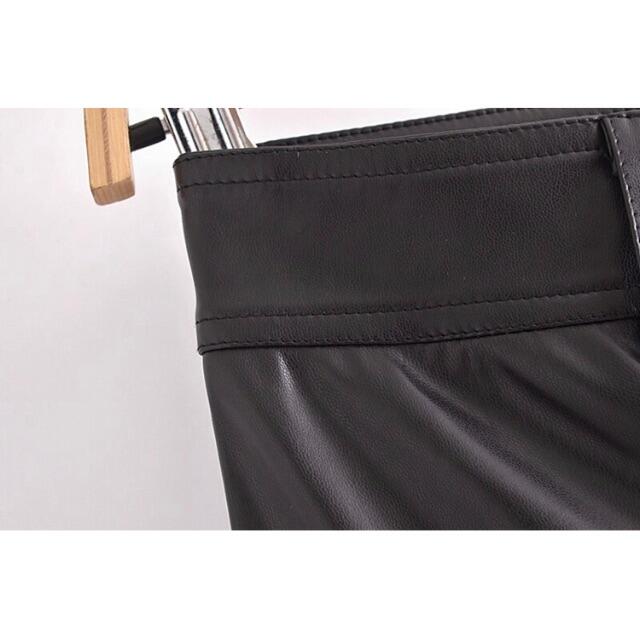 ZARA(ザラ)の🌰9月新作🌾5772◆black ブラック フェイクレザー PU ワイドパンツ  レディースのパンツ(カジュアルパンツ)の商品写真