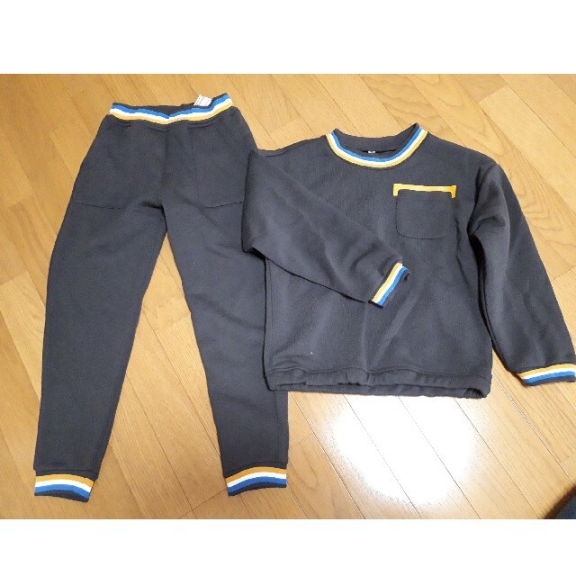 しまむら(シマムラ)のスエット　上下セット　130 キッズ/ベビー/マタニティのキッズ服男の子用(90cm~)(その他)の商品写真