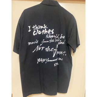 ヨウジヤマモト(Yohji Yamamoto)のYohji Yamamoto syte メッセージシャツ(ジッパー)(シャツ)