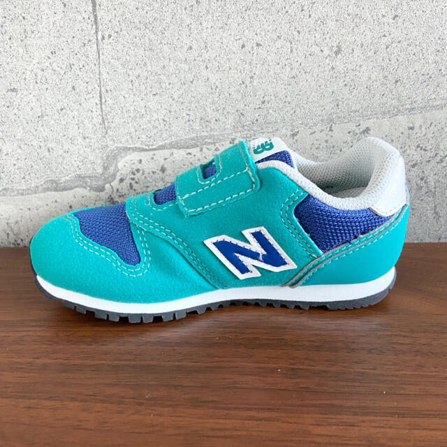 New Balance(ニューバランス)の【新品】15センチ グリーン×ネイビー ニューバランス スニーカー キッズ/ベビー/マタニティのキッズ靴/シューズ(15cm~)(スニーカー)の商品写真