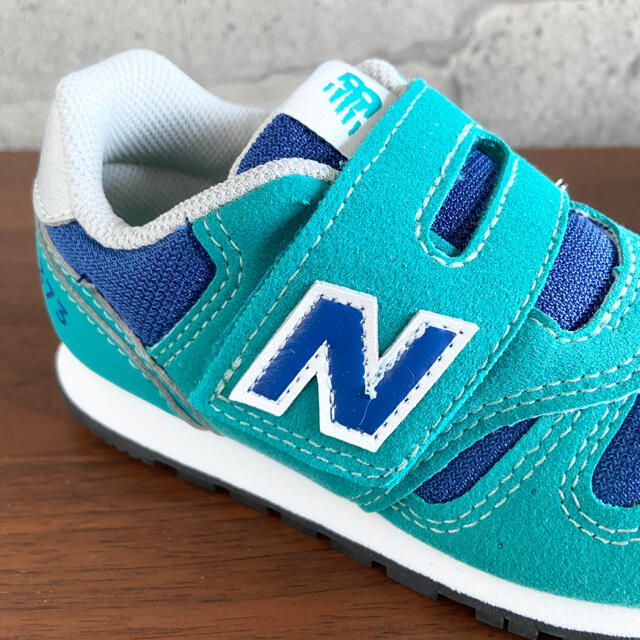 New Balance(ニューバランス)の【新品】15センチ グリーン×ネイビー ニューバランス スニーカー キッズ/ベビー/マタニティのキッズ靴/シューズ(15cm~)(スニーカー)の商品写真