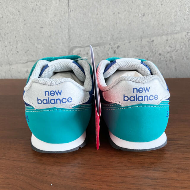 New Balance(ニューバランス)の【新品】15センチ グリーン×ネイビー ニューバランス スニーカー キッズ/ベビー/マタニティのキッズ靴/シューズ(15cm~)(スニーカー)の商品写真