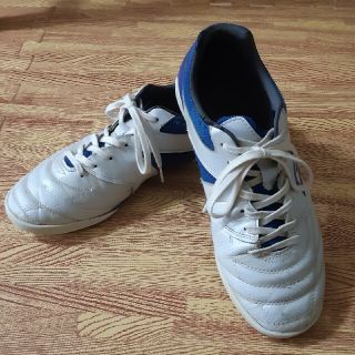 アンブロ(UMBRO)のUMBRO★サッカー トレーニングシューズ 25.5cm 白/青(シューズ)