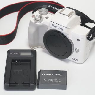 キヤノン(Canon)の美品 キヤノン Canon EOS KISS M ホワイト ボディ(ミラーレス一眼)