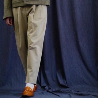 コモリ(COMOLI)のURU TOKYO 2019aw COTTON 2TUCK PANTS(チノパン)