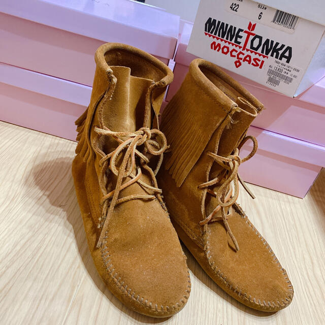 Minnetonka(ミネトンカ)のミネトンカ　フリンジ　ショートブーツ レディースの靴/シューズ(ブーツ)の商品写真