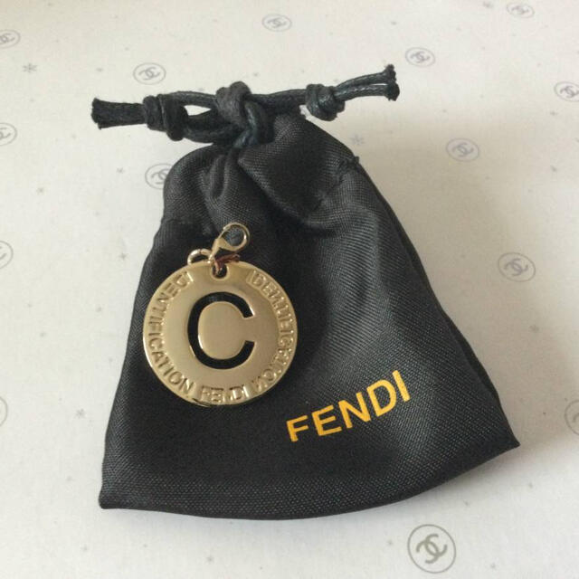 未使用Fendi ミンクファーイニシャルネックレストップ