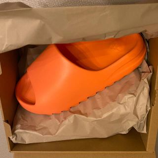 アディダス(adidas)の25.5 ADIDAS YEEZY SLIDE  ENFLAME ORANGE(サンダル)