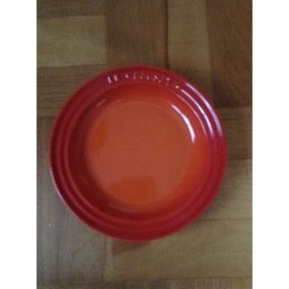 ルクルーゼ(LE CREUSET)の値下げ　ル・クルーゼ　15cm ラウンドプレート　オレンジ(食器)