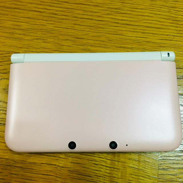 ニンテンドー3DS(ニンテンドー3DS)のNintendo 3DS  LL 本体ピンク/ホワイト エンタメ/ホビーのゲームソフト/ゲーム機本体(携帯用ゲーム機本体)の商品写真