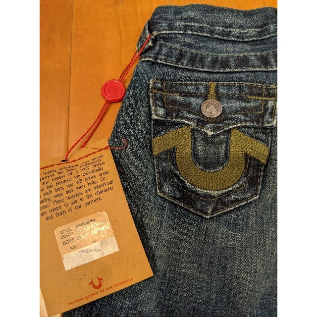 True Religion(トゥルーレリジョン)の新品未使用　true religion デニムパンツ　100 4歳 キッズ/ベビー/マタニティのキッズ服男の子用(90cm~)(パンツ/スパッツ)の商品写真