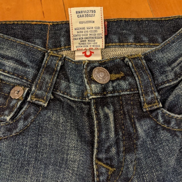 True Religion(トゥルーレリジョン)の新品未使用　true religion デニムパンツ　100 4歳 キッズ/ベビー/マタニティのキッズ服男の子用(90cm~)(パンツ/スパッツ)の商品写真