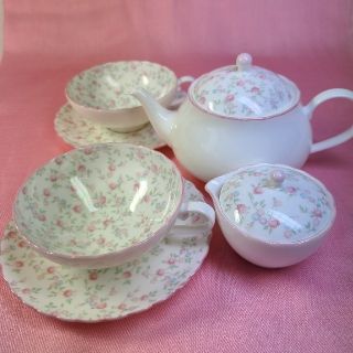 ノリタケ(Noritake)のティーセット(カップ&ソーサー2組・ティーポット1個・シュガーポット1個)(食器)