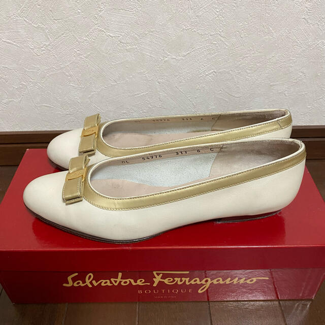 Salvatore Ferragamo(サルヴァトーレフェラガモ)のフェラガモ　パンプス　6C 23.5cm レディースの靴/シューズ(バレエシューズ)の商品写真