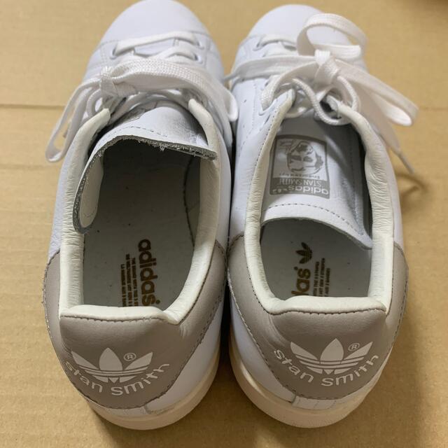 adidas(アディダス)の【専用】adidas STAN SMITH グレー 24㎝ レディースの靴/シューズ(スニーカー)の商品写真