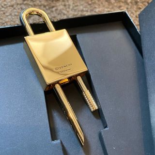 ブランド GIVENCHY 4G ロックチャームの通販 by MMFY's shop