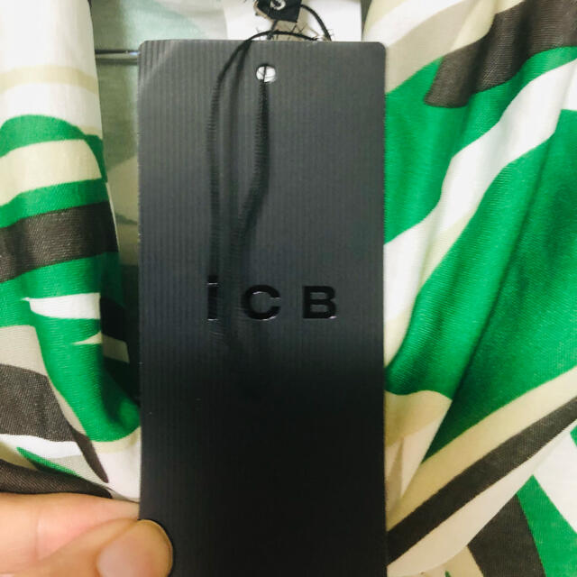 ICB(アイシービー)のICB   アイシービー　レディーストップス　サイズS   新品 レディースのトップス(カットソー(半袖/袖なし))の商品写真