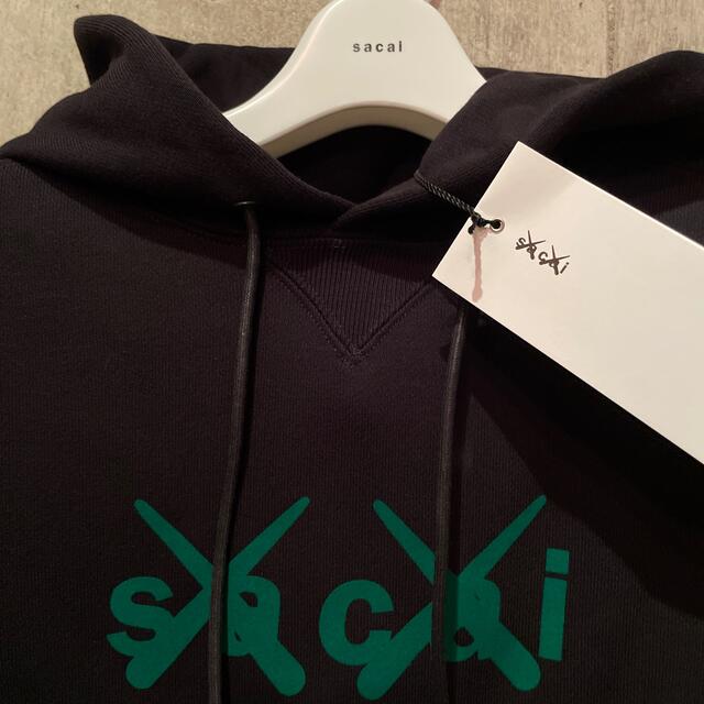 sacai(サカイ)の新品未使用品　sacai KAWS Flock Hoodie 3 L メンズのトップス(パーカー)の商品写真