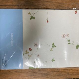 ウェッジウッド(WEDGWOOD)のウェッジウッド　テーブルクロス　ワイルドストロベリー　白　130×200(テーブル用品)