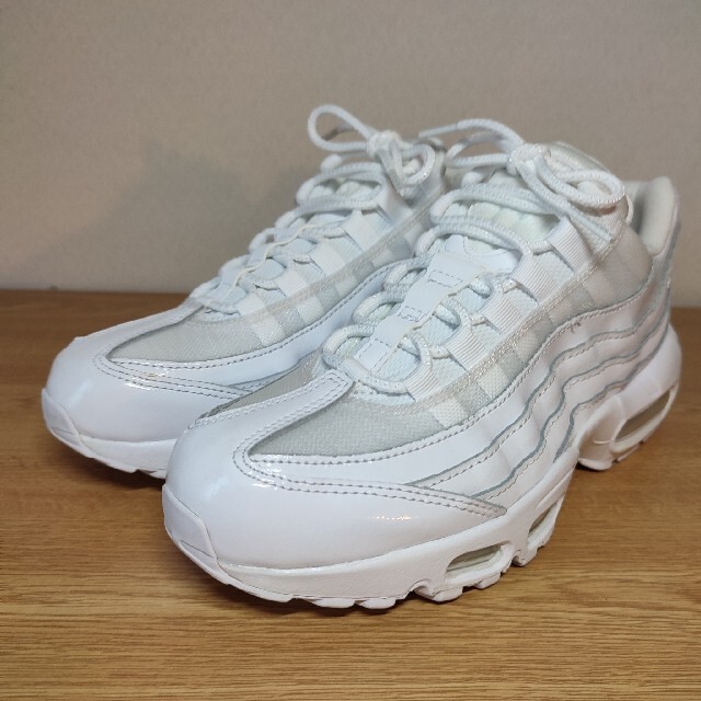 NIKE(ナイキ)の★極美品 大人気 NIKE AIR MAX 95 ALL WHITE レディースの靴/シューズ(スニーカー)の商品写真