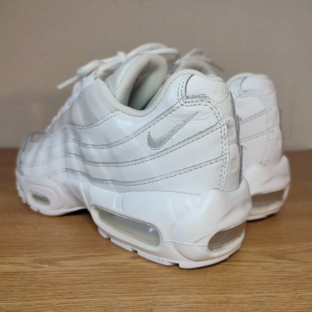 NIKE(ナイキ)の★極美品 大人気 NIKE AIR MAX 95 ALL WHITE レディースの靴/シューズ(スニーカー)の商品写真