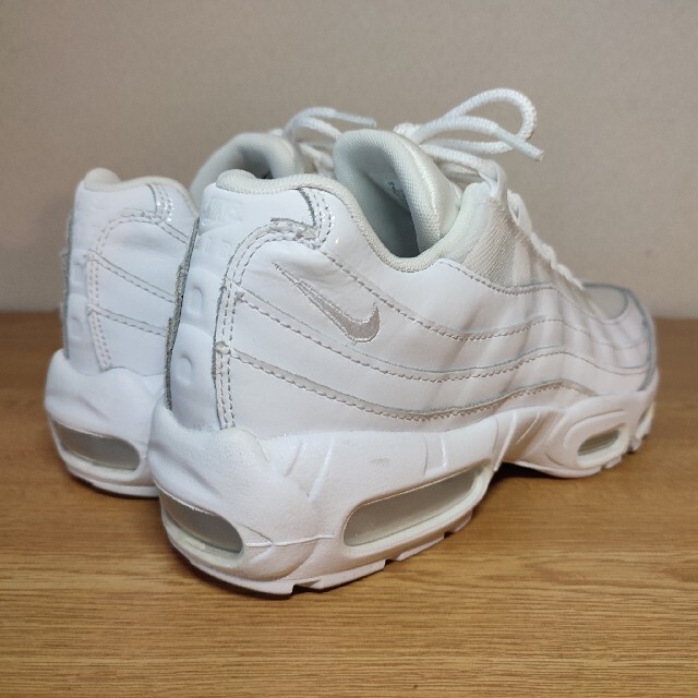 NIKE(ナイキ)の★極美品 大人気 NIKE AIR MAX 95 ALL WHITE レディースの靴/シューズ(スニーカー)の商品写真